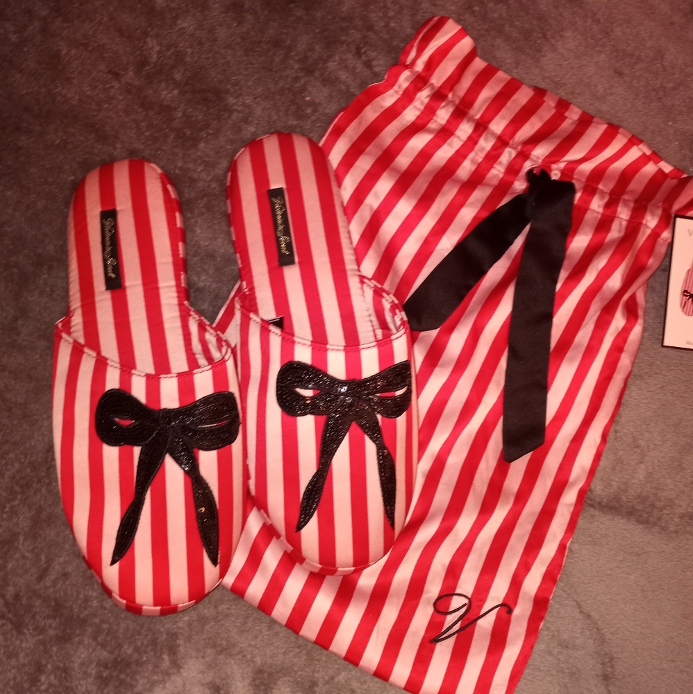 NWT Size 7/8 Victoria's Secret Iconic Red & Pink Strips W/ Sparkly Bow Slippers - Picture 11 of 16